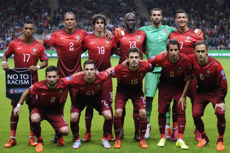 TournoiMRevello's tweet image. RT &amp;amp; follow @TournoiToulon pour gagner ce maillot Portugal signé par Carvalho &amp;amp; co !
tournoitoulon.com/news_detail_fe…