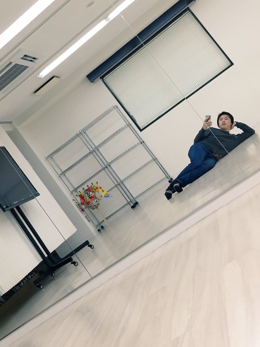 kenshirou829's tweet image. 今日もよく働きました🙏😂
改装工事後のKCE事務所と
断食中で顔色が悪いカリスマナ🖖

#KCE広島校 #関西コレクションエンターテイメント