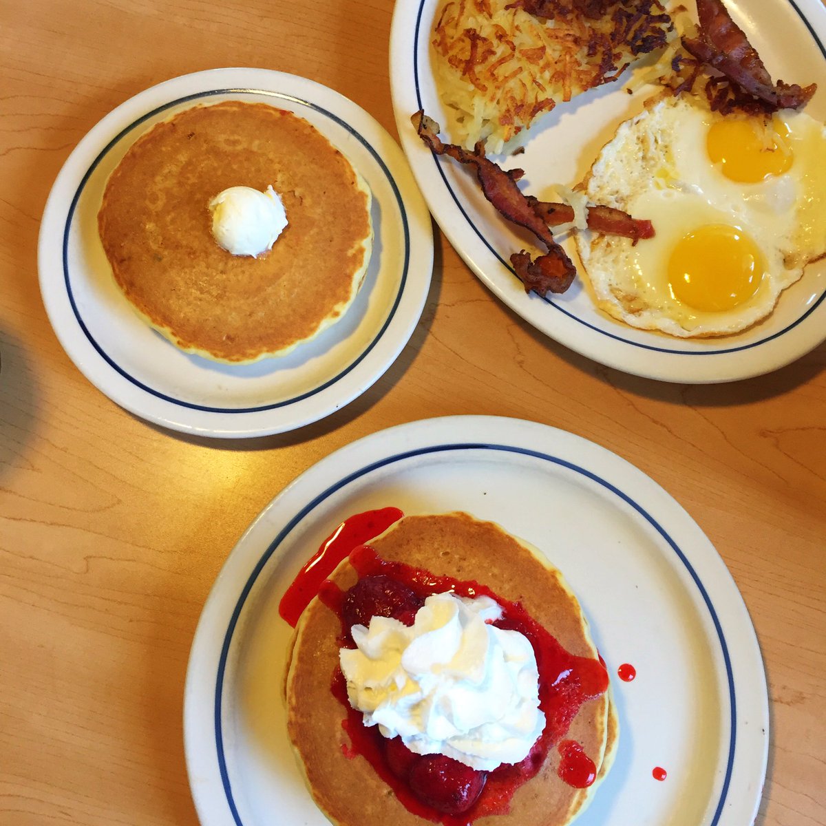 fdseconds's tweet image. IHOP breakfast 😛