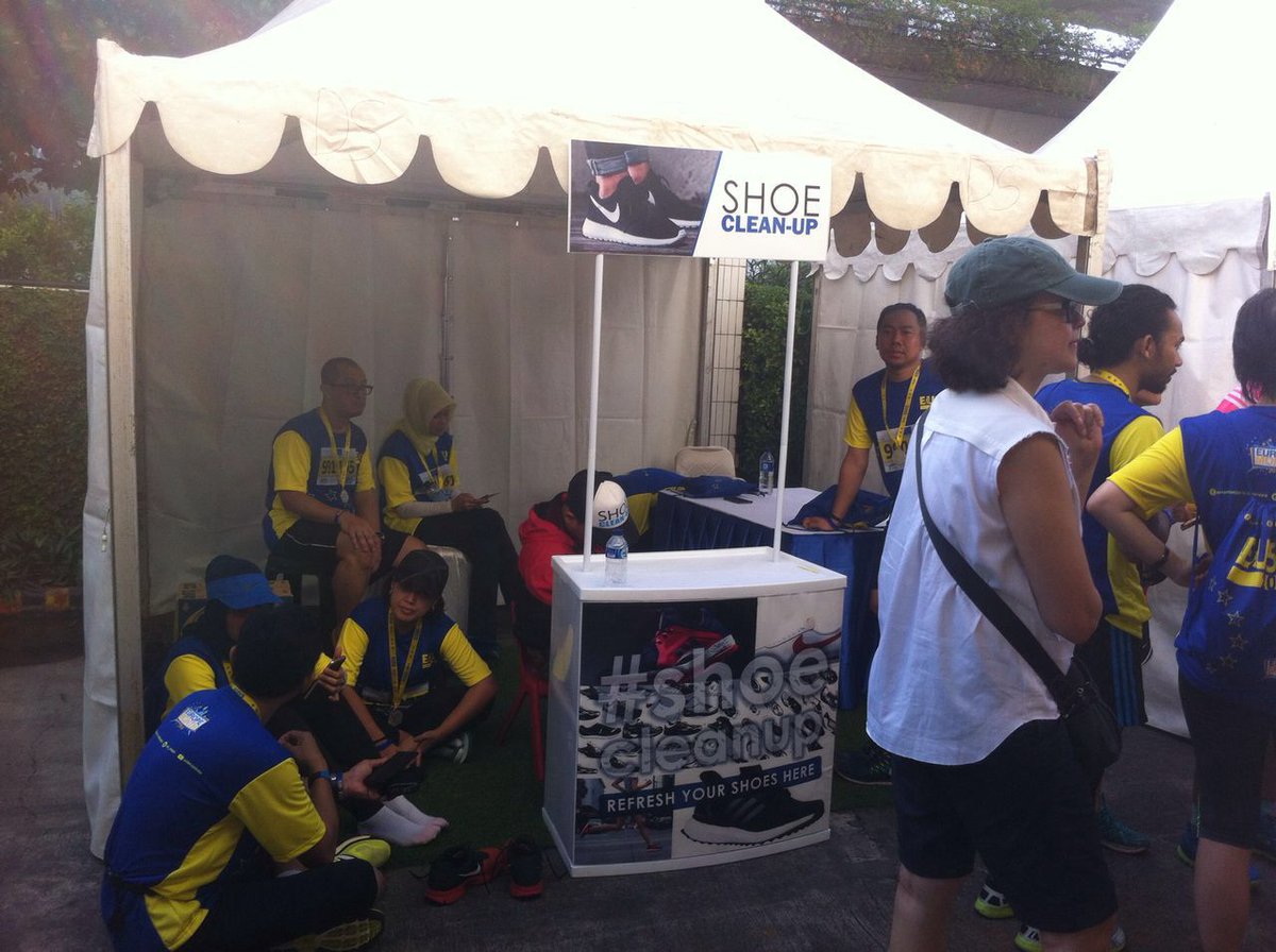 infocarfreeday_'s tweet photo. Jasa bersih sepatu instan #ShoeCleanUp bisa jadi pilihan kegiatan CSR @informasiCSR https://t.co/7EBI9FRGR5
