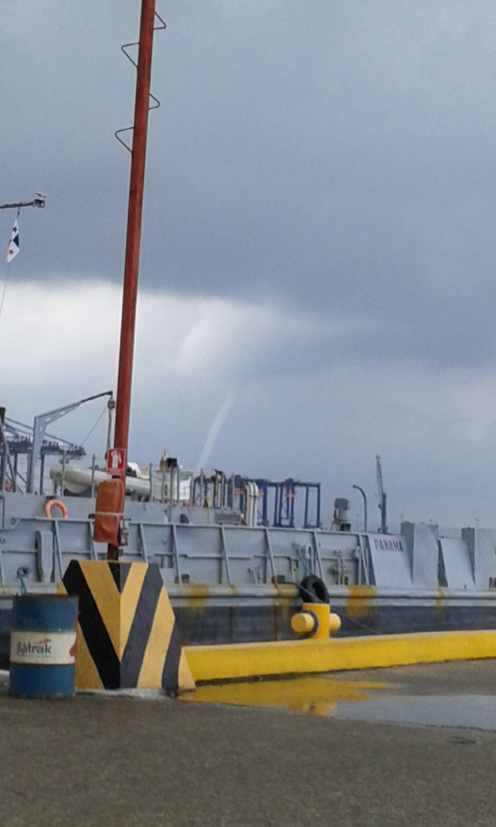 tvnnoticias's tweet photo. Reporta @DenysGonzlez: Tromba marina. https://t.co/5Zk3Fclbuz