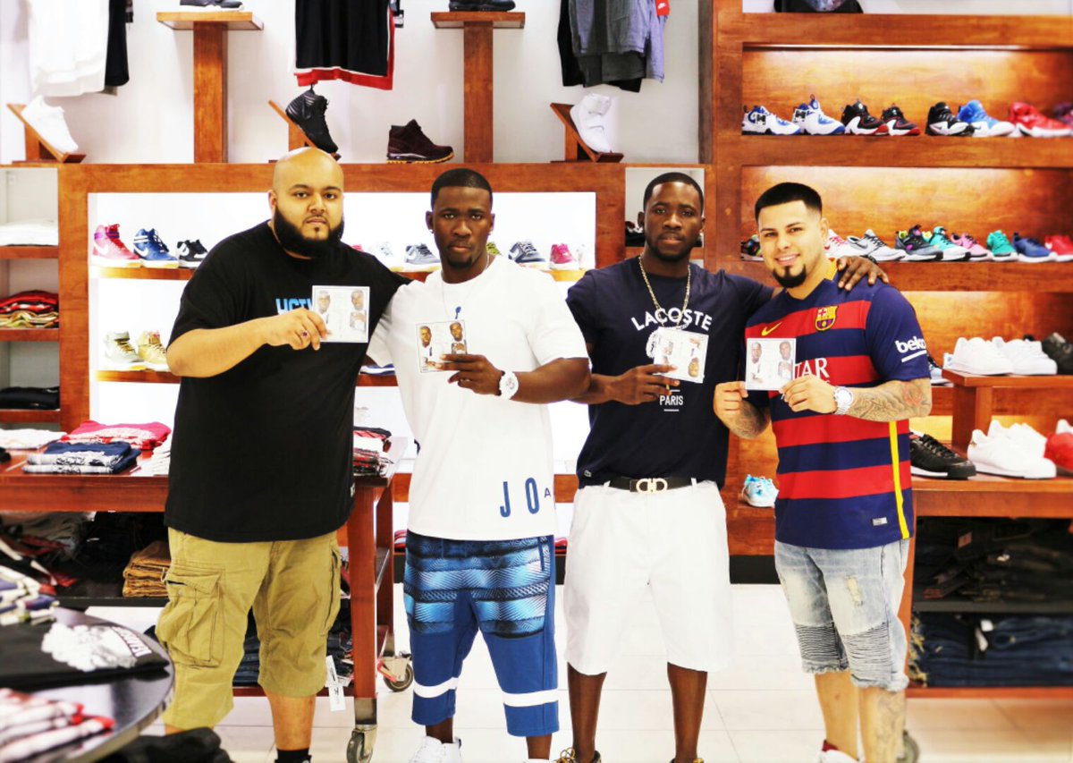 splitimage21's tweet image. When u support ur local artist u support urself,Designer&apos;s closet support the movement the freshest gear n da city