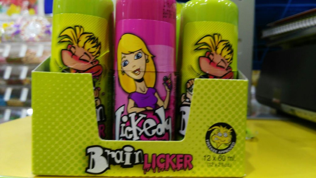 paradadulcepd's tweet photo. Caramelo líquido en roll on. ¡¡La chuche de moda en #ParadaDulce!! #brainlicker #chuches #niños #caramelo https://t.co/Y0JzvmcIGu