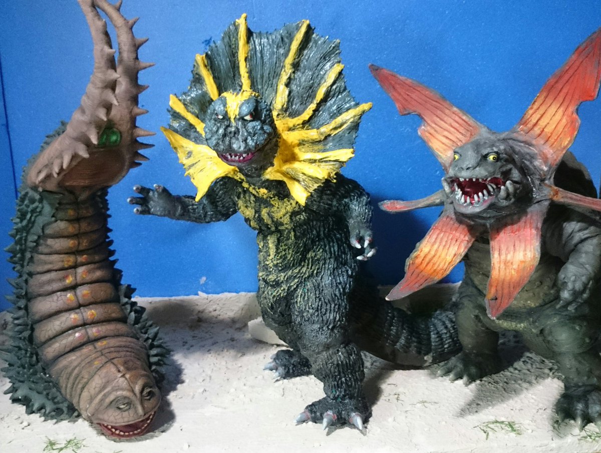 いまだに最も完成度の高いガレージキットと言われるファルシオンの3体