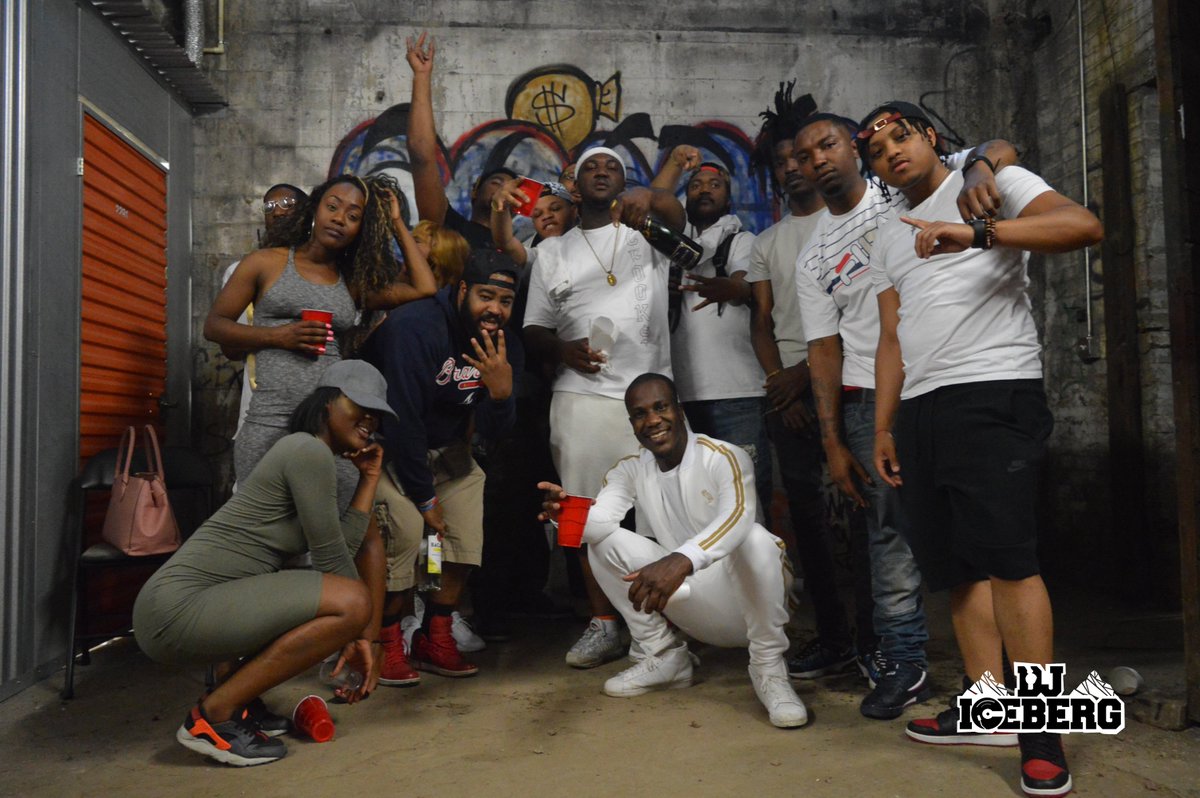 DameDizzle's tweet photo. Posting Recap Photos from @mOneyMakinNique #paidinfullpicnic event today at @DjIcebergcom https://t.co/fkJHOn6CoW