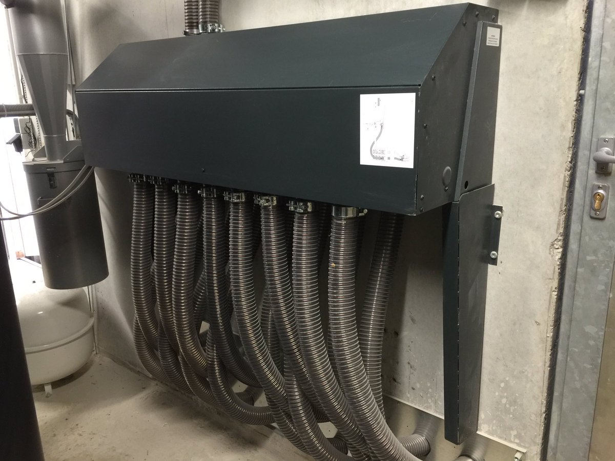 nample_'s tweet photo. New #pellets suction system #biomass #renewable #froeling one suction for every m2 #feedsystem https://t.co/DhQnlOiMRn