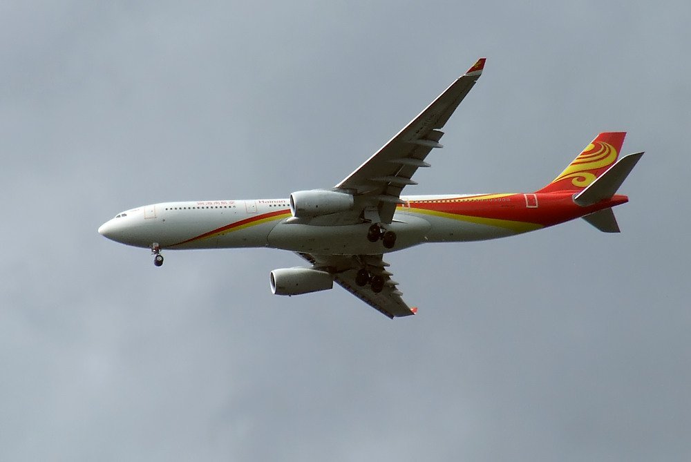 A3803's tweet photo. #Hainan bringt Farbe an den grauen Himmel. #PEKTXL #HU489 #A330 #B8015 https://t.co/s7o0dD6RwV