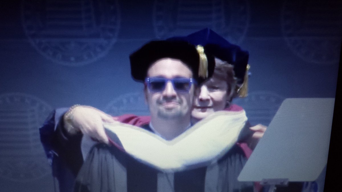 racheldulitz's tweet photo. .@Lin_Manuel gets his honorary #Penn degree! #Hamilton #UPenn2016 https://t.co/gYB0WQbUq8