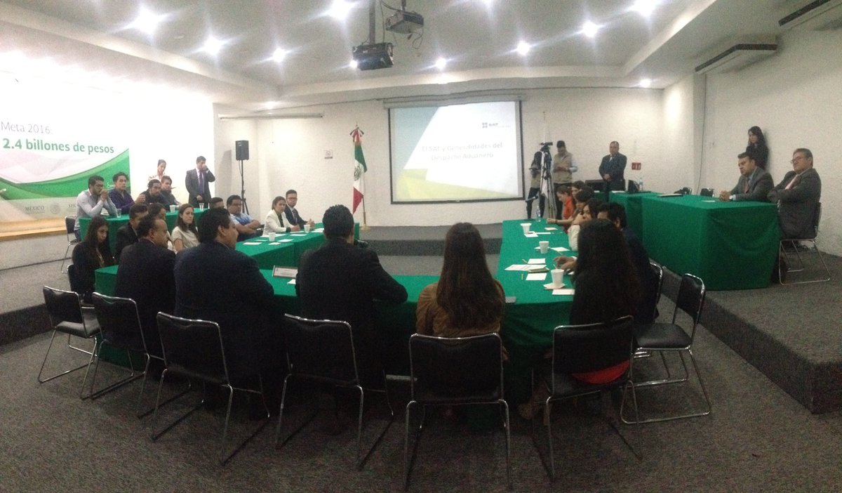 OneMomentMx's tweet photo. Construyendo el @SATMX del futuro con la ayuda y entusiasmo de los estudiantes de @uicmx y @UGTO #SATpuertasabiertas https://t.co/lXK0YvHscz