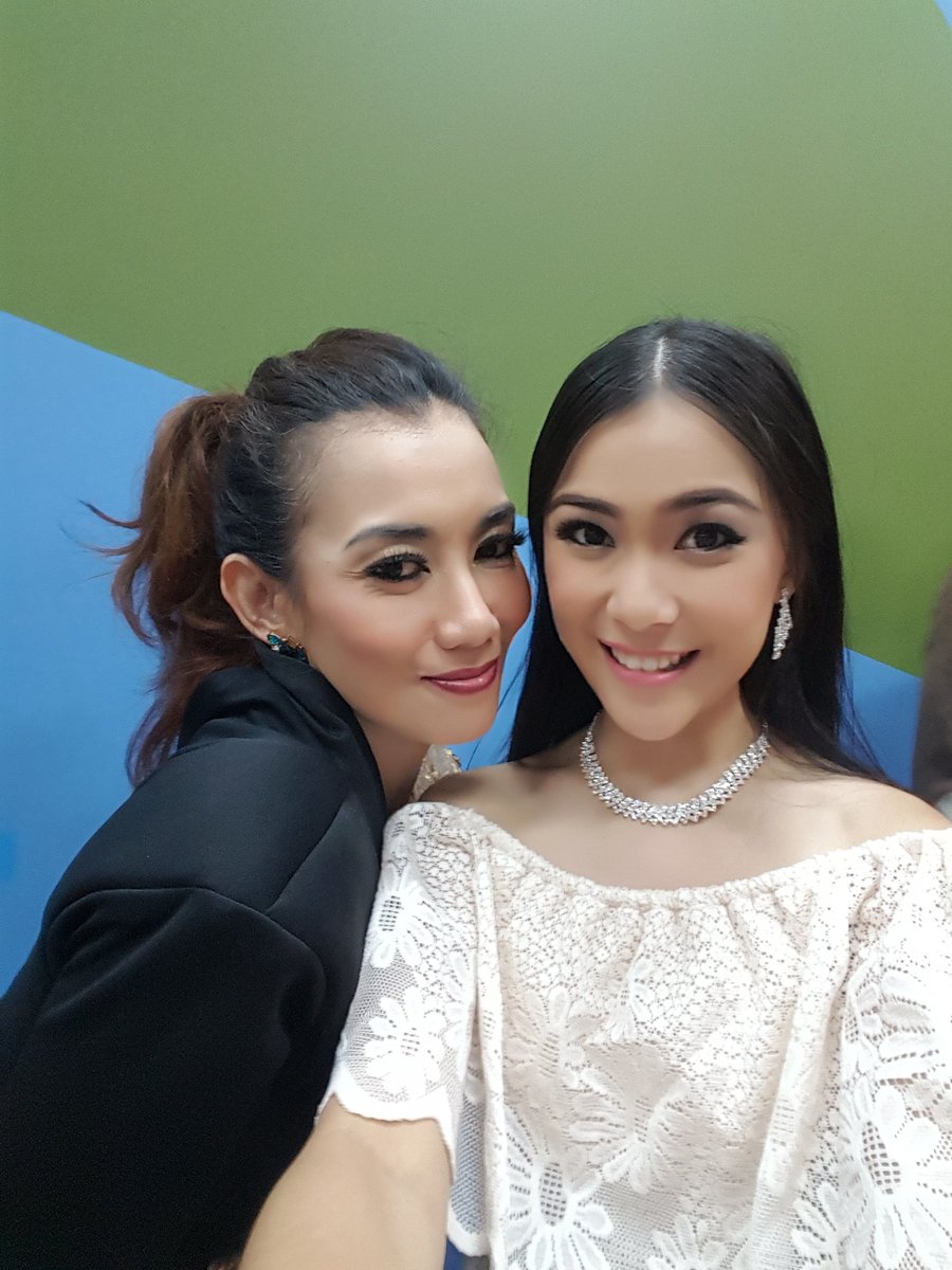 Yeaayyy pertama kali ketemu n lgsg kolaborasi bareng. Happy banget siiihh..