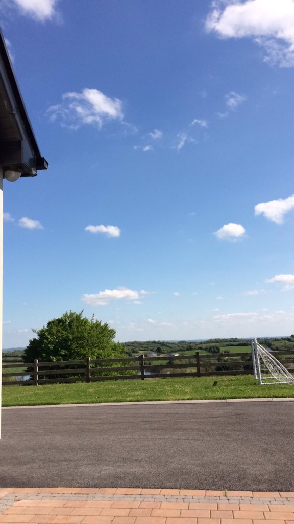 vheaney1's tweet photo. It doesn't get much better than this @barrabest #sunnyfermanagh #friendliestcounty 👍🏻☀️ https://t.co/L81YRvL6Bj