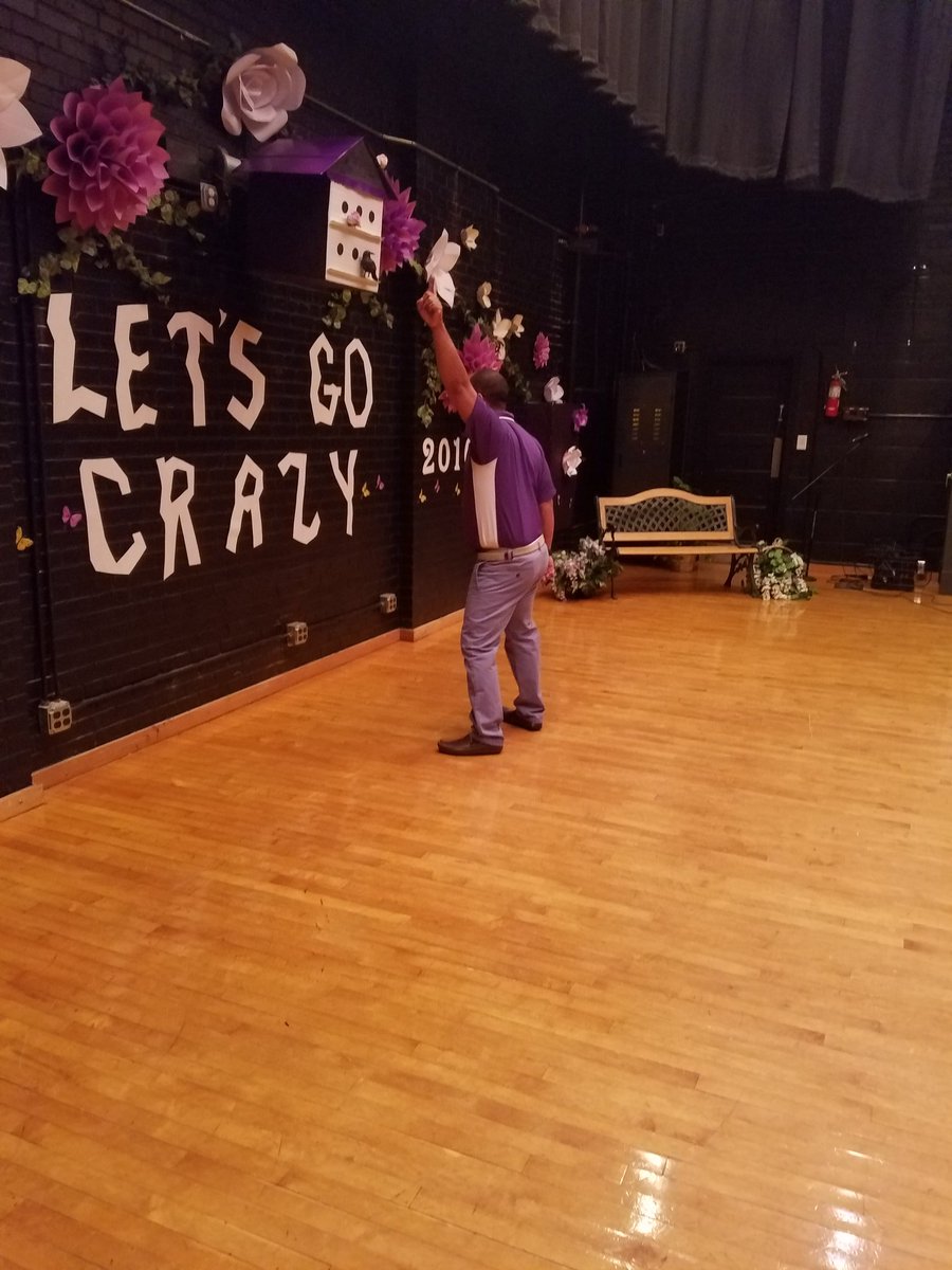 CCherran's tweet image. Branden Grimes making it funky at Carver talent show.