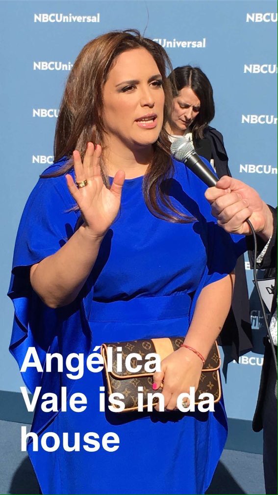 mafiadoramas_'s tweet photo. La hermosa Reina Angélica Vale en la alfombra azul de #NBU2016, @Telemundo. #NBCUniversal
👻mamaslatinas https://t.co/TWNd2acL62