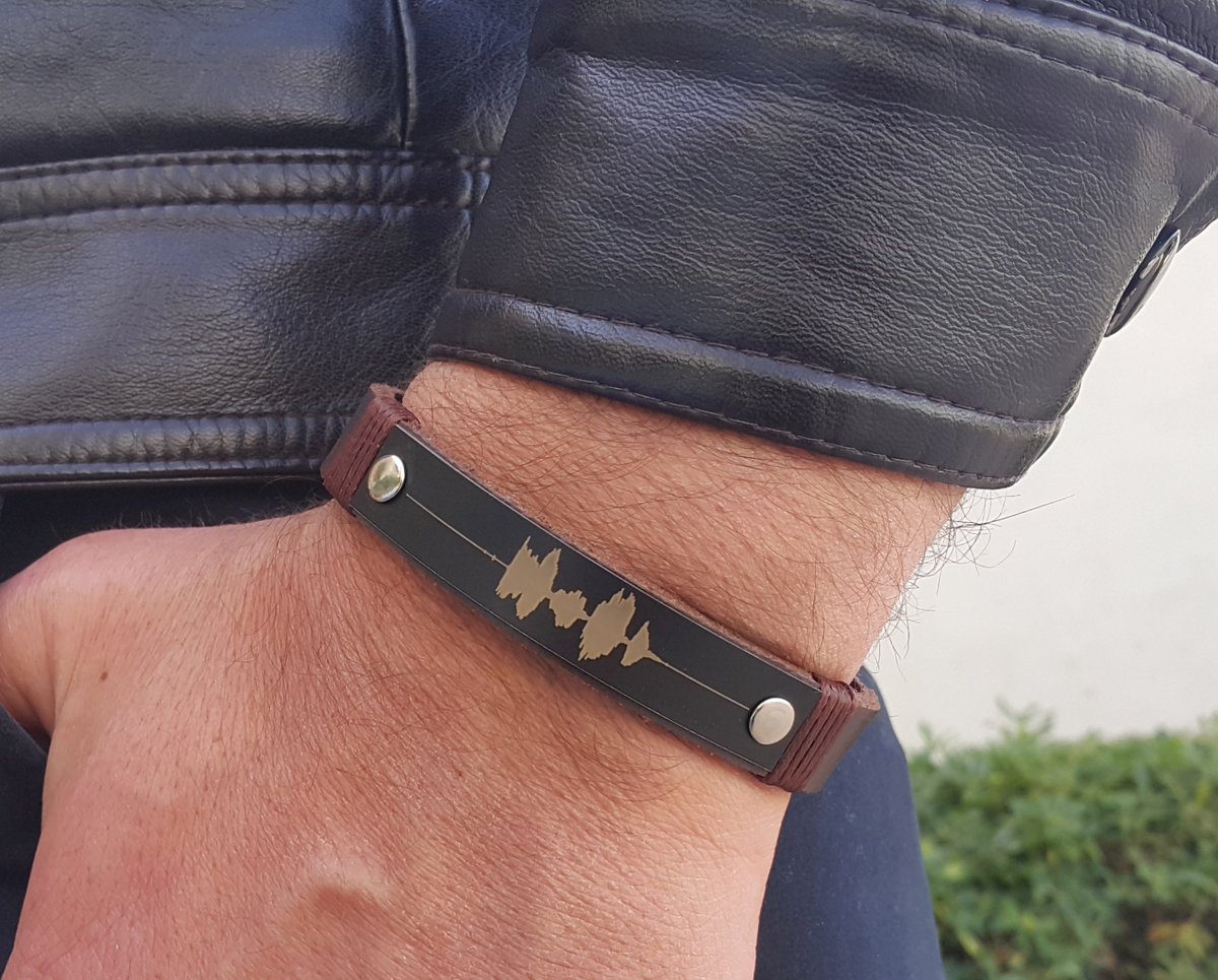 ozencS's tweet photo. #SoundWaveBracelet #Personalized #Men #Leather https://t.co/27YoTFz5BH @Etsy #kprs #UKBiz #BizAds #tweetUK #bizhour https://t.co/7BBcqmwiFf