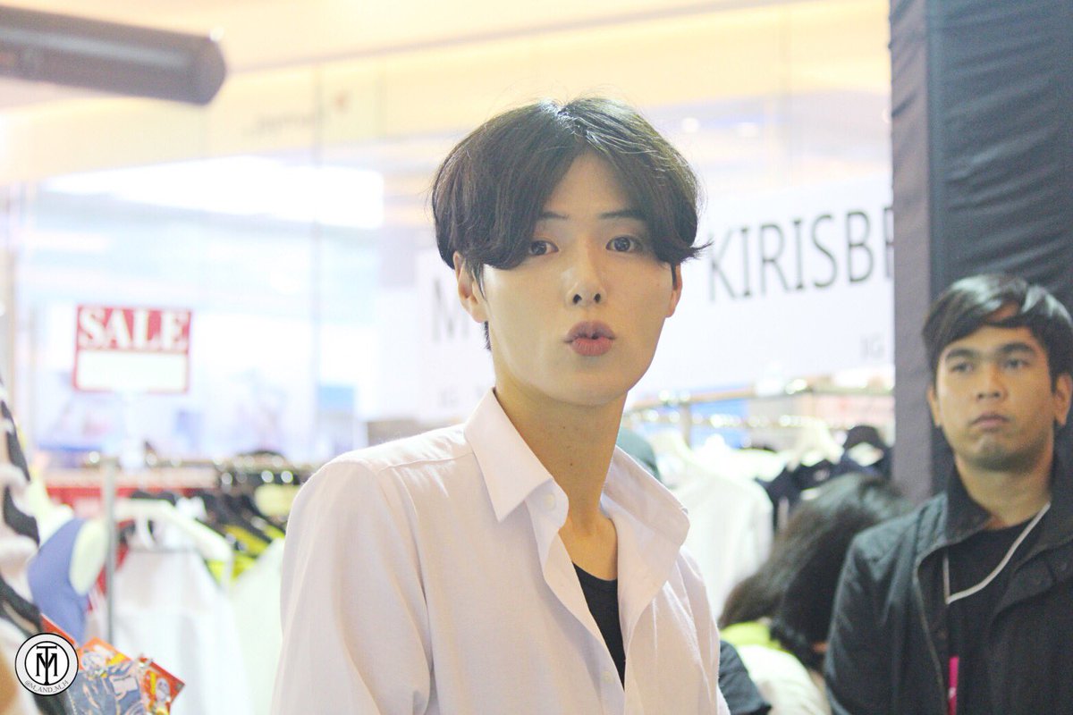 m_and_m_14's tweet photo. 160515 กิลชอบทำปากจู๋งี้ น่ารักมาก #SanggilGOMeetinginBKK #sanggil_go #sanggil https://t.co/K998idJVDD