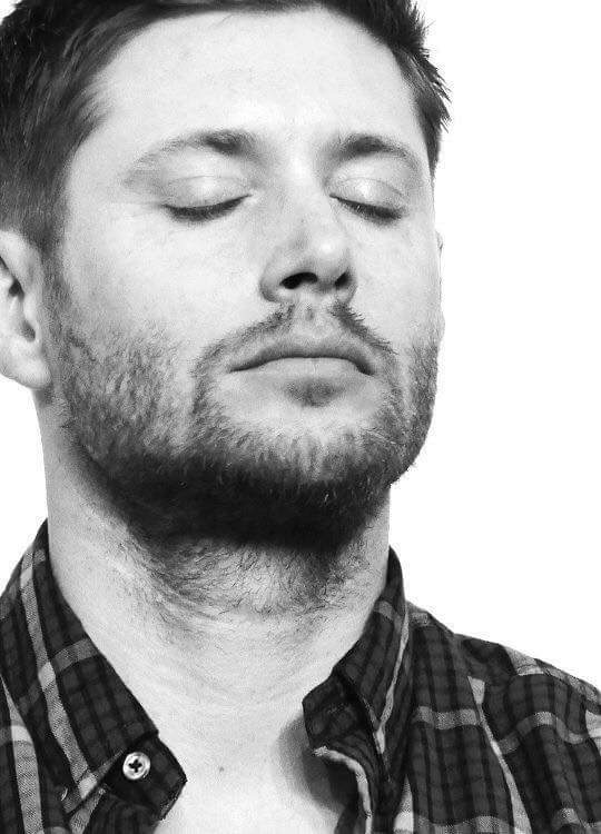 He's even pretty when he's falling asleep from boredom. @HellsHunterDean