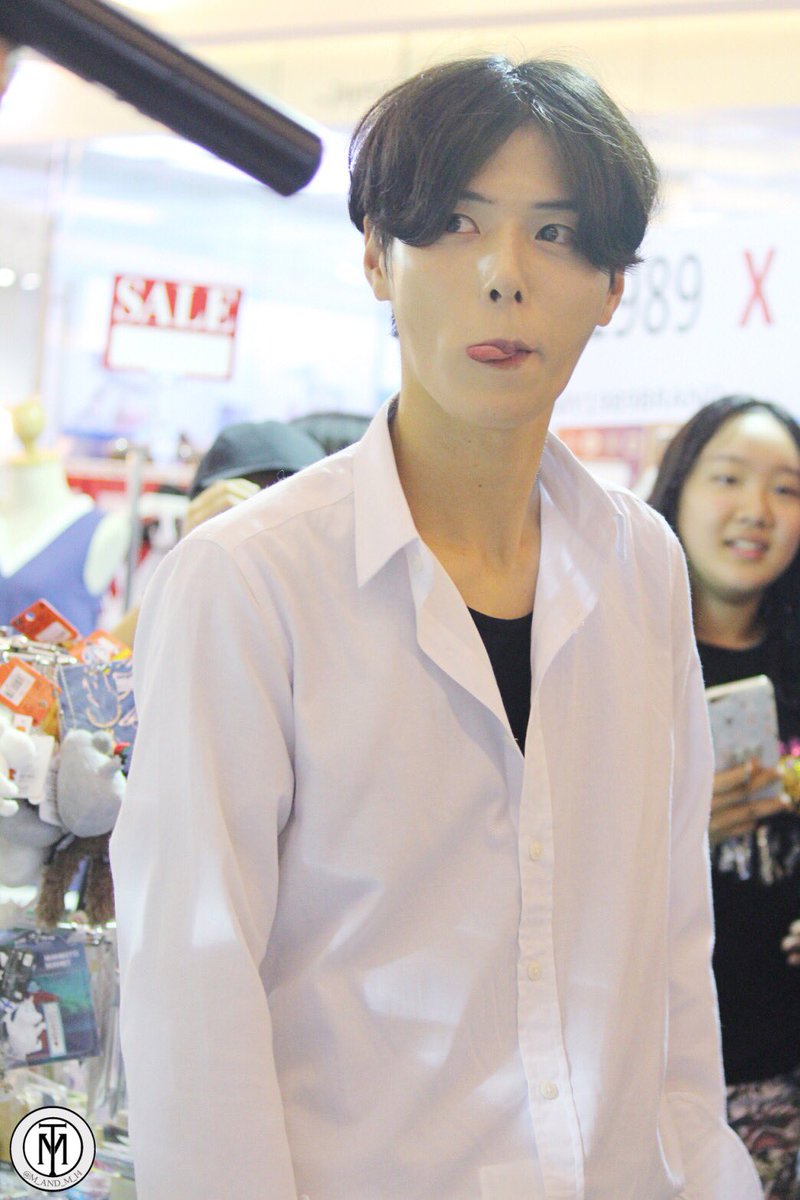 m_and_m_14's tweet photo. 160515 มีการแลบลิ้นนน เล่นลิ้น #SanggilGOMeetinginBKK #sanggil_go #sanggil https://t.co/aPjd8Rqp8s