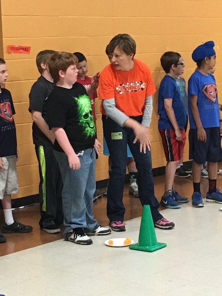 MrsBonsclass's tweet photo. Bringing field day inside! https://t.co/OlUMRYdOA5