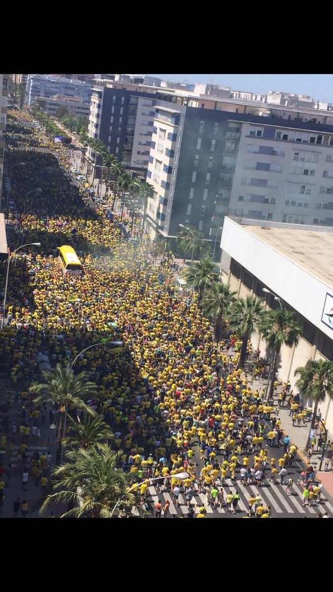 manuotero11's tweet photo. SABADO A LAS 9 DE LA NOCHE VOLVAMOS A VIBRAR 💛💙💛💙 https://t.co/jaeT5iaagt