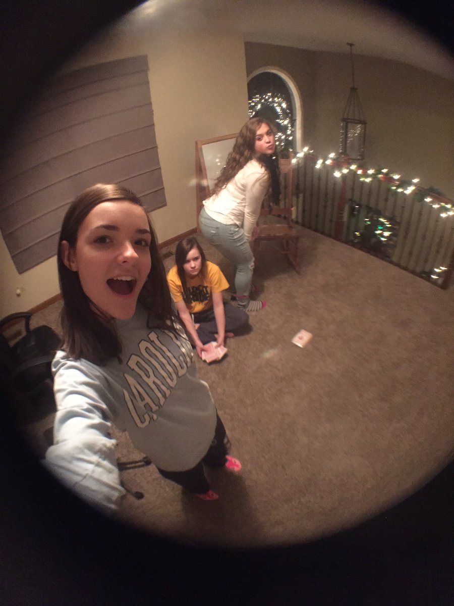 sarahphillips03's tweet photo. HBD Leah💜 love you sm hope your day is great!!!! https://t.co/aLRaKe4JxZ
