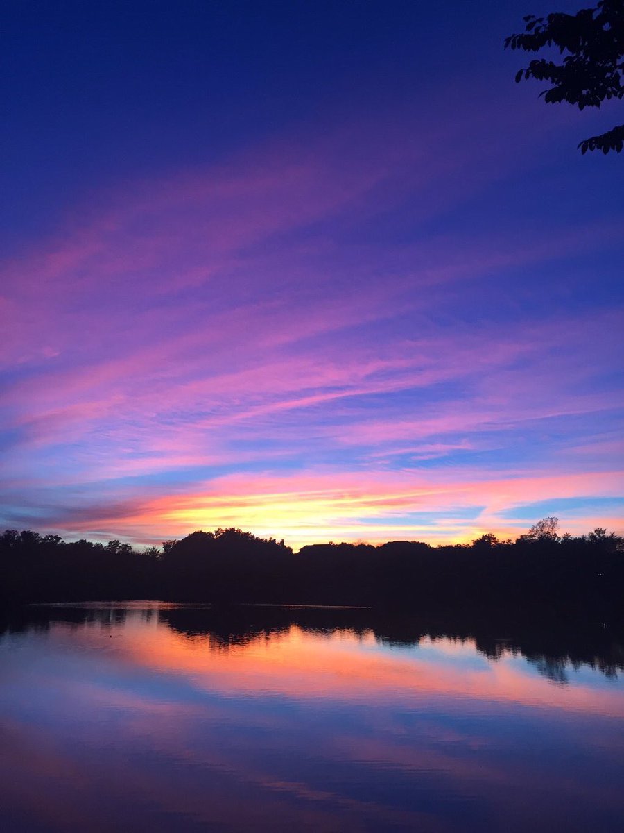 radpIaces's tweet photo. skies are incredible 😍😍 https://t.co/VvJRhis8XQ