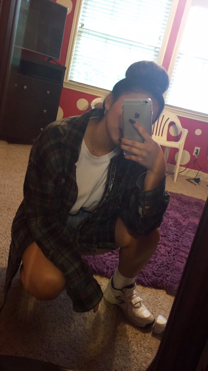 maribyvelez's tweet photo. 90's? Lol I tried #KFseniorweek https://t.co/GqzIbQgMck
