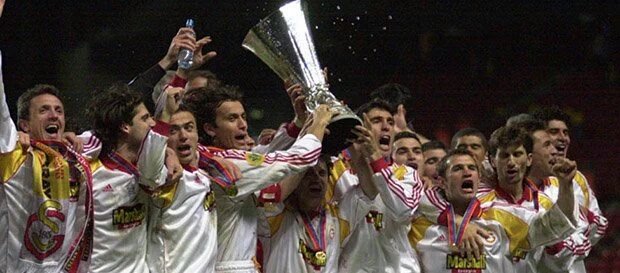 Türkiyede kimse Galatasaray olamadi! Sampiyonlar ligi kupasi gelecekse onuda Galatasaray getirecektir! #17Mayis2000