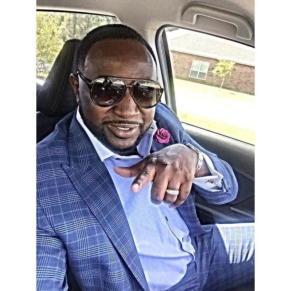 clino_ch's tweet photo. Color embraces you. It's wakes you up and keep you present #Gentleman #SuitUp #GQ #Tailore… https://t.co/hzrLopCy1t https://t.co/Quaw2jzESl