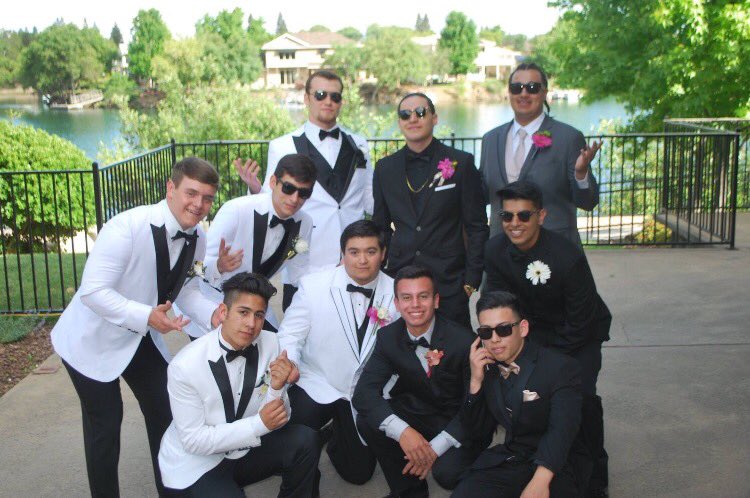 velajose5's tweet photo. We have lost and we have gained but  our brotherhood remains #squadsquad #skeetskeet🤘🏼 https://t.co/Zc2ferwvMo
