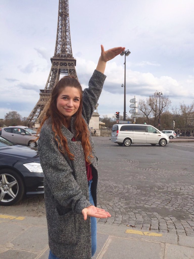 BufflerLaura's tweet photo. Mon frere a passé ses vacances à me dire "niquel bouge plus c pile poil", j'ai mal à ma fierté https://t.co/97HAXsJM7O