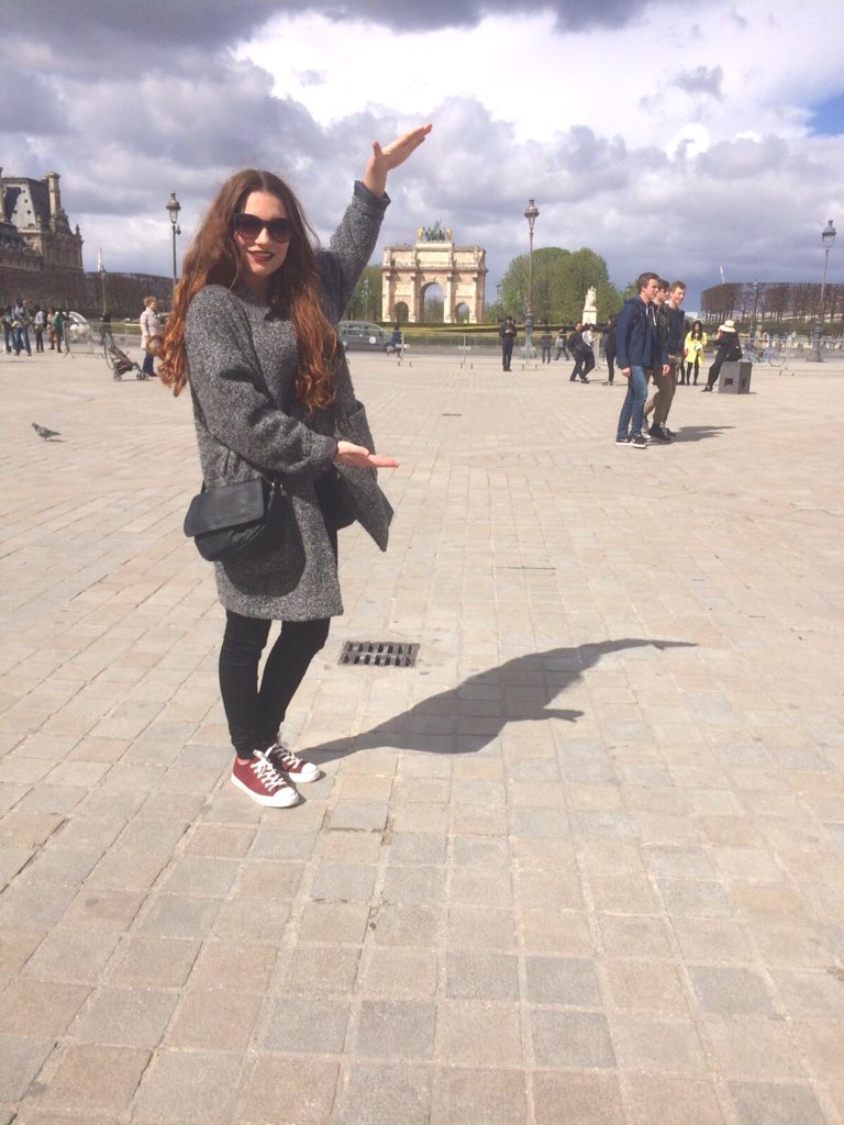 BufflerLaura's tweet photo. Mon frere a passé ses vacances à me dire "niquel bouge plus c pile poil", j'ai mal à ma fierté https://t.co/97HAXsJM7O