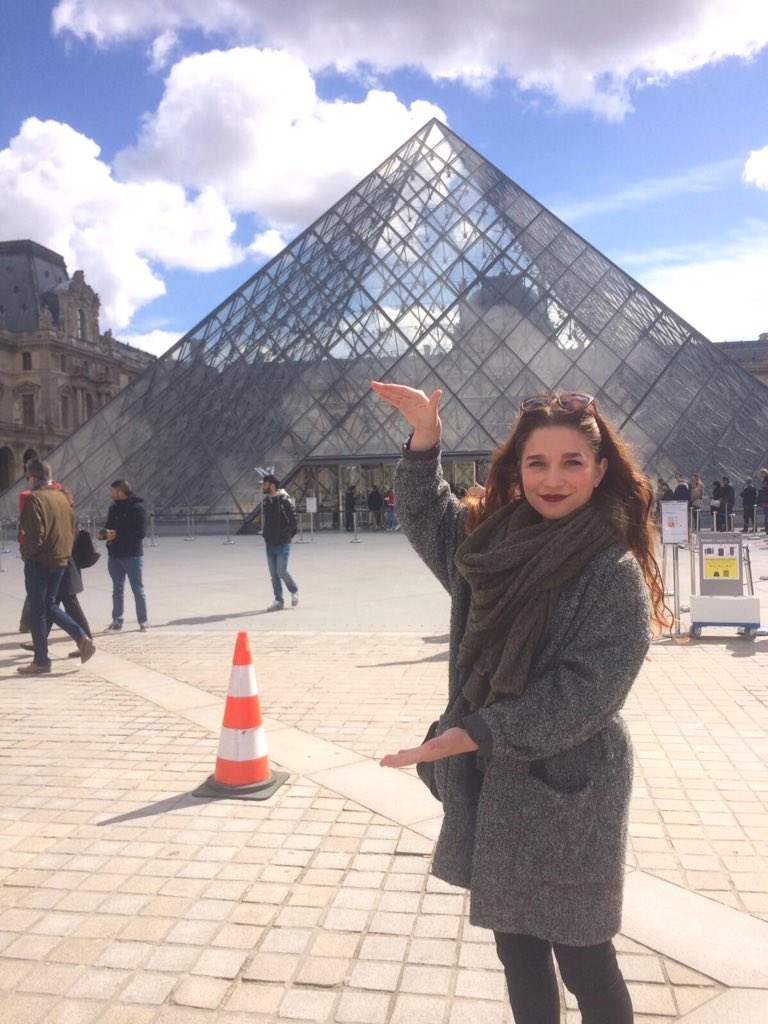 BufflerLaura's tweet photo. Mon frere a passé ses vacances à me dire "niquel bouge plus c pile poil", j'ai mal à ma fierté https://t.co/97HAXsJM7O