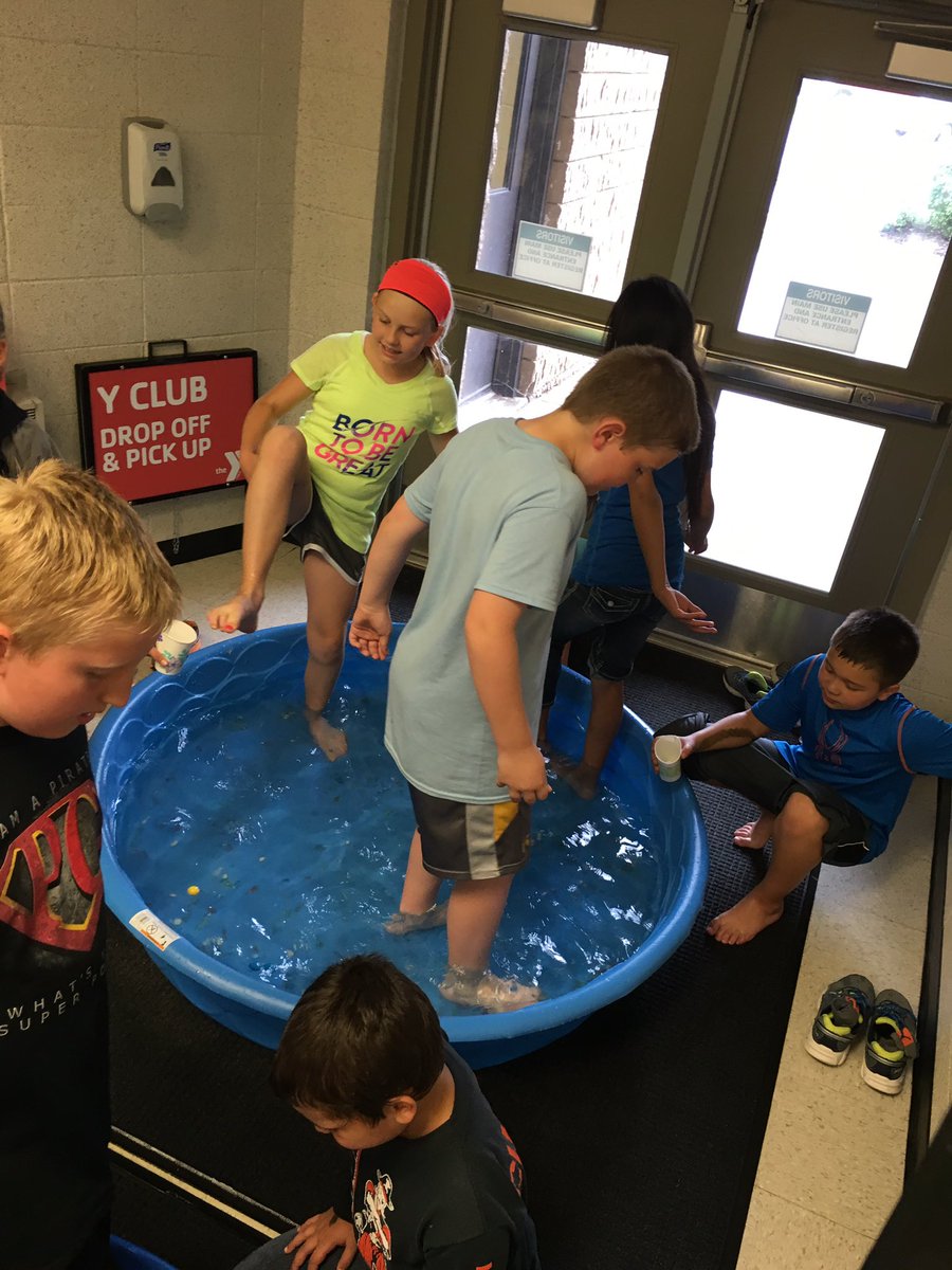 genafrench14's tweet photo. Fishing with our feet for marbles! #FieldDay https://t.co/dBMHaT1NEq