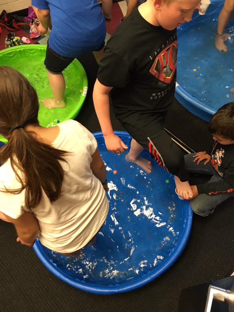 genafrench14's tweet photo. Fishing with our feet for marbles! #FieldDay https://t.co/dBMHaT1NEq