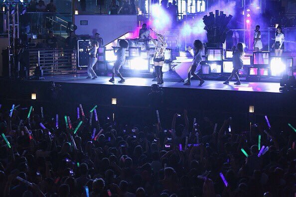 Emily_Azalean's tweet photo. More Photos: Iggy Azalea performing at @Cosmopolitan_LV's #BoulevardPool in Las Vegas. #SPF16 #SPFVegas https://t.co/oJlZZ5LEYK
