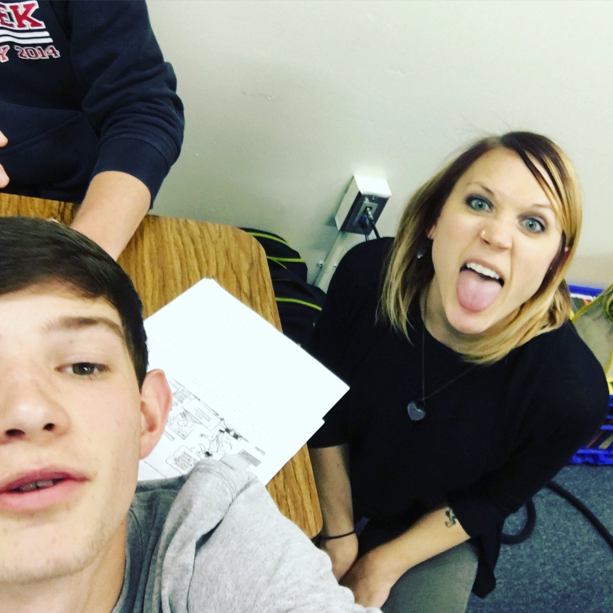mslandrymchs's tweet photo. Last full week of school...we all losing our minds a little...@DrewLemmons 😝 https://t.co/Y7DANqTX9E