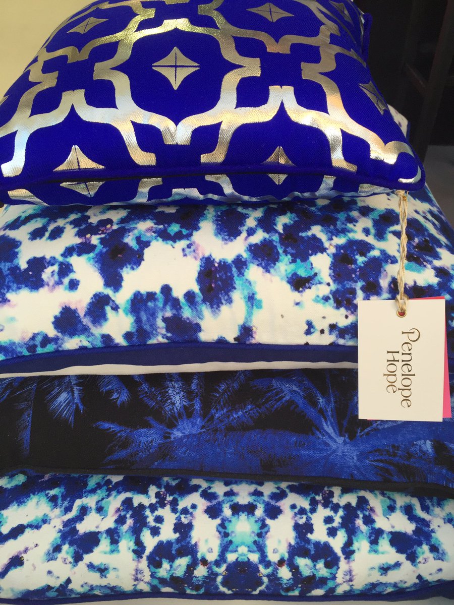 OasisShowhomes's tweet image. @PenelopeHope_UK soft silks, fabulous prints and COLOUR what more could a Show home need?!ow.ly/4DXL300emgI