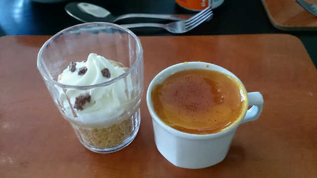 PILLAYTAMERA's tweet photo. Creme Burlee And Peppermint Tart #Delish #PremierHotel #DessertIsServed ♥ https://t.co/bH5umVzUJl