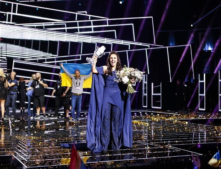 mrsLenok's tweet photo. Браво  поздравляю с победой  Jamala !!! Спасибо, за то что принесла победу нашей стране. #Evrovision2016 #Ukraine 🇺🇦 https://t.co/Rj89rYiNoG