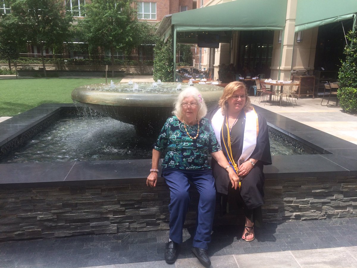 caraway_susan's tweet photo. #HCCGrad2016 https://t.co/MNzANf3NIJ