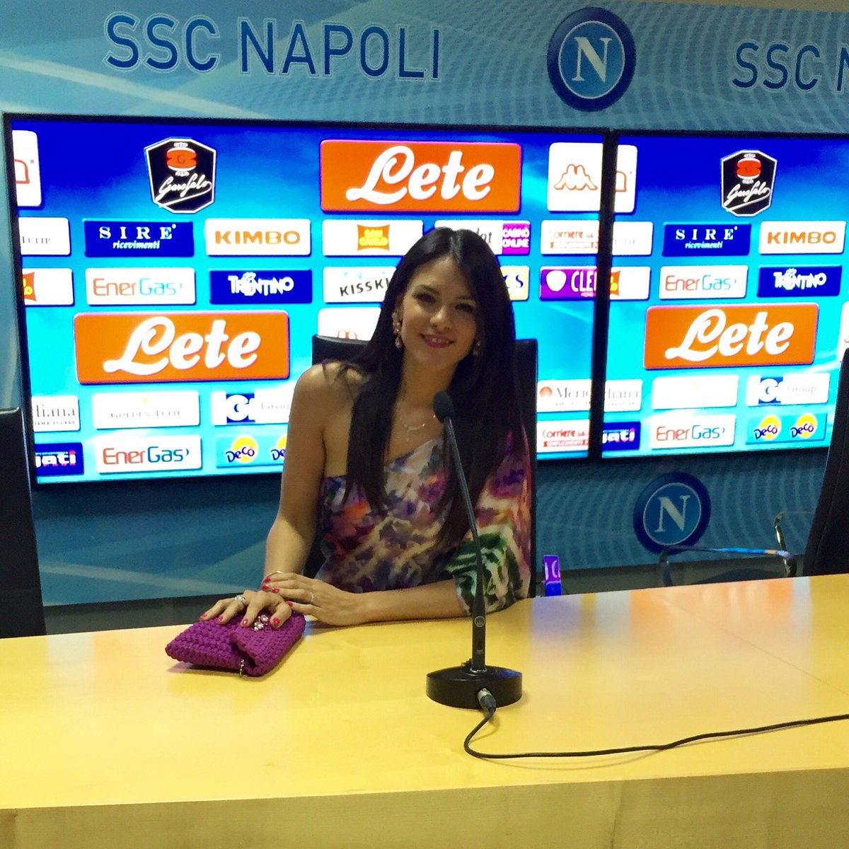 Danny240488's tweet photo. 😂💙 #napoli #conferenzastampa #sport https://t.co/1YuDr9ZiO2