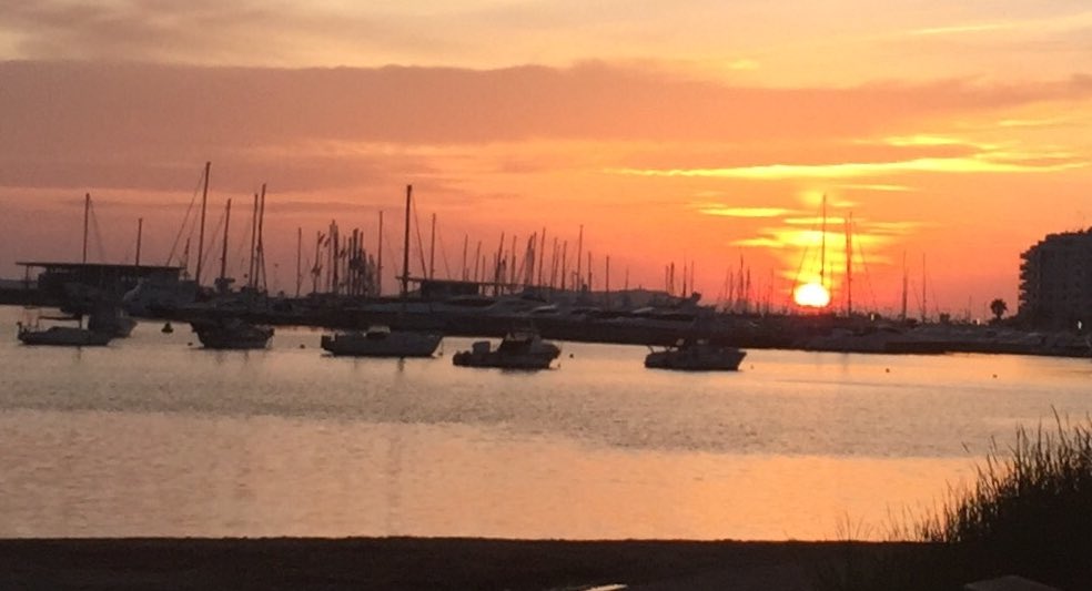 DanielleM__x's tweet image. Sunset from @LinekersIbiza 🌅 #NoFilterNecessary