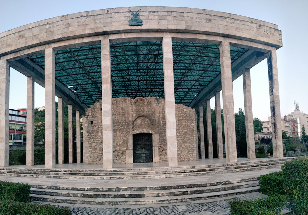 Shpend_Lila's tweet photo. Vizite me @oltionbeshirii  te dy burra te medhenj te kombit: Gjergj Kastrioti &amp; Gjergj Fishta. #Lezhe #Lisus https://t.co/PCR4i8uPKD