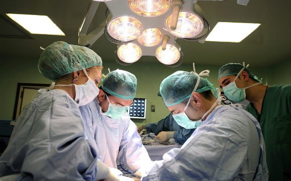 ConSalud_es's tweet photo. Los sanitarios no cobran el 33% de las horas extras que realizan a la semana https://t.co/9eHsb8NIuT #Sanidad https://t.co/taD79eZaz7