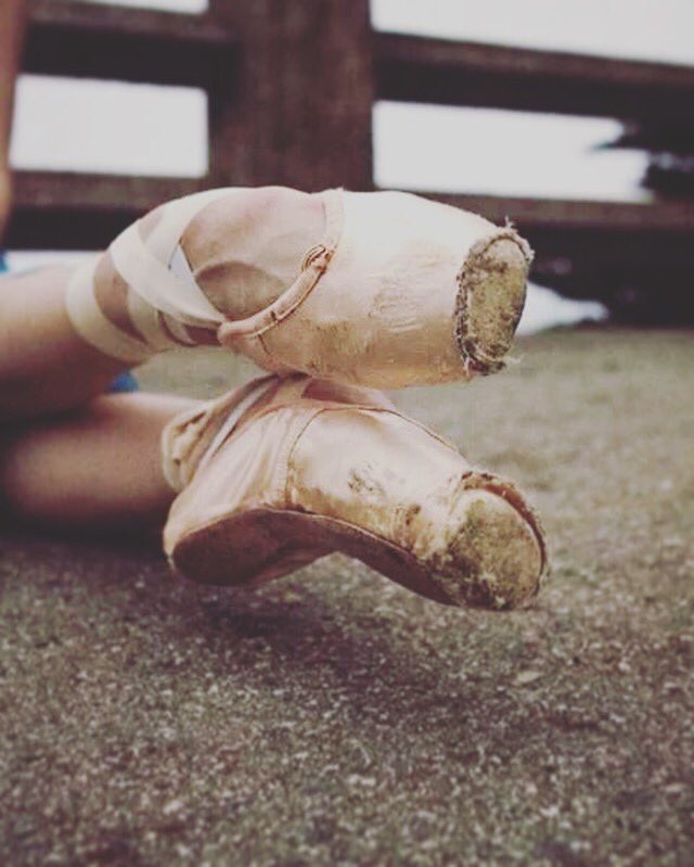 LittleLdnBallet's tweet photo. I love the beauty in old, worn out dance shoes... #balletfeet #balletdancer #pointeshoes #llballet https://t.co/r9WwNVGEb5