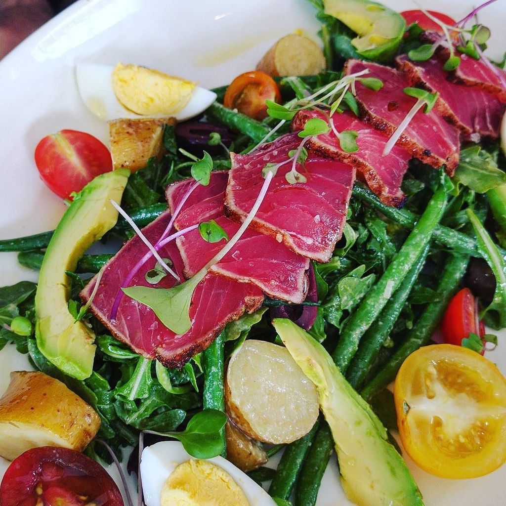 iamlunasnow's tweet photo. Damn lunch is good here @chefjustindain glad to be back! https://t.co/eXVmw2E5CT