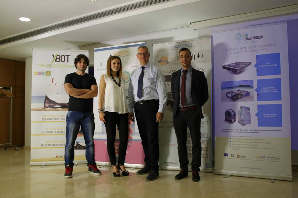 mariapiaromano's tweet photo. Grande successo a #barcellona per #solarino @DronyXdotcom #innovazione @TomsHWItalia @pinobruno @mondobalneare https://t.co/qSMggX0vq1