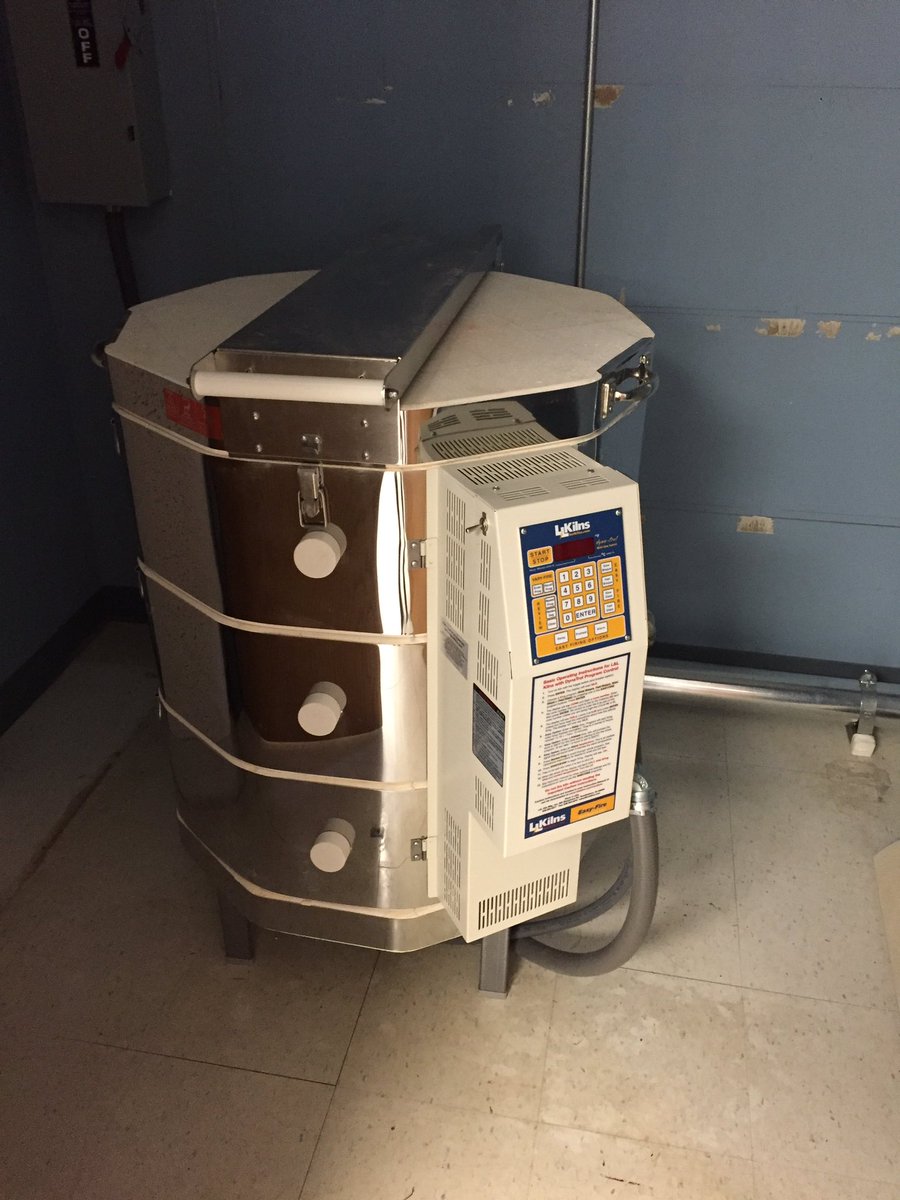 warrenschoolart's tweet photo. The kiln is ready for business!  Thanks @SilvaKathryn and @AEFIpublicity!!!#180DaysofKindness #NewCeramicsProgram https://t.co/1G3nqhSLHV