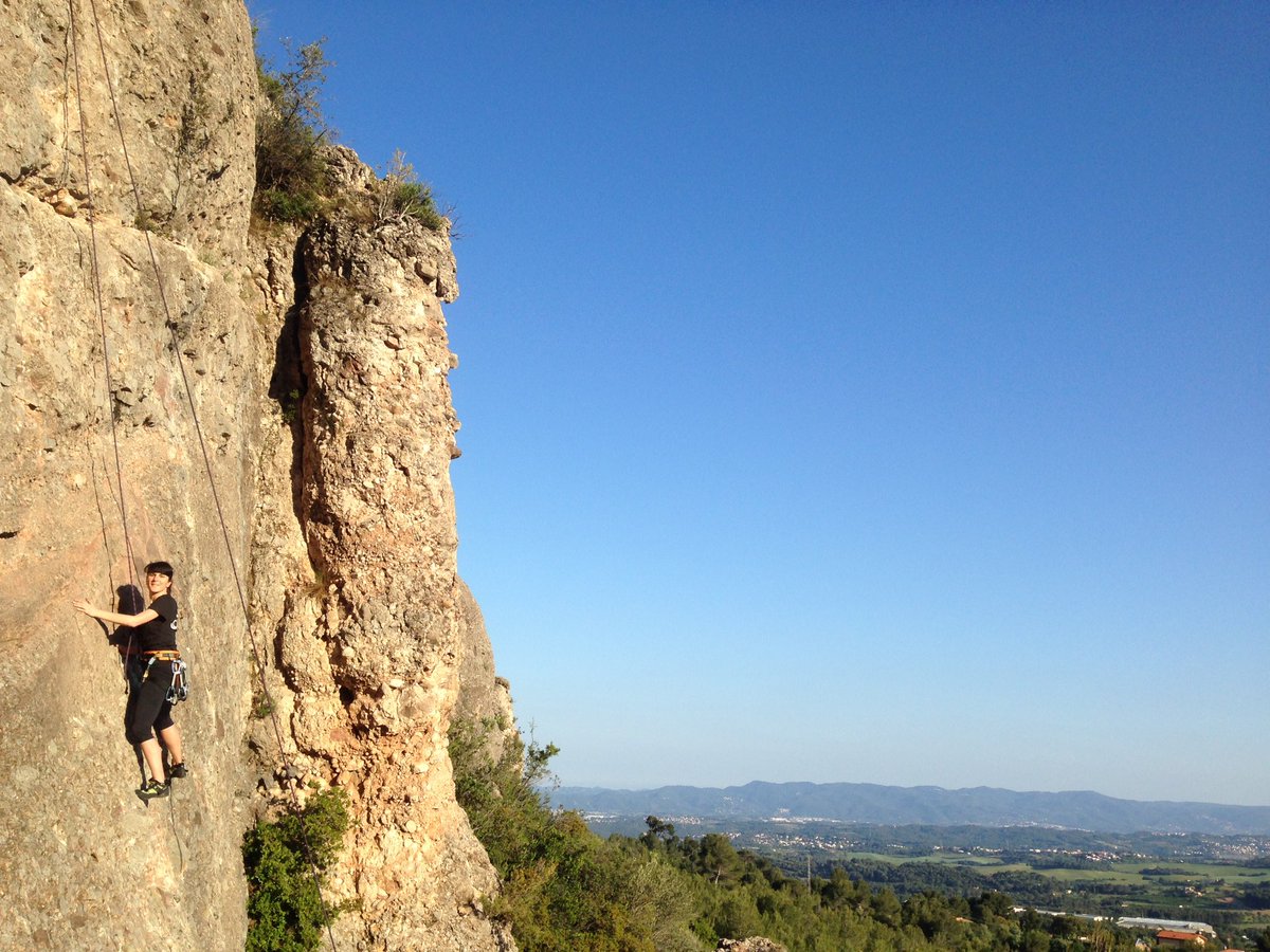 LluisCapdevila1's tweet photo. Gran tarde de escaladas con los amigos de siempre @agnesguell, @Tonimonterde Pep Turull @PNMontserrat https://t.co/QsNwbTy6Qc