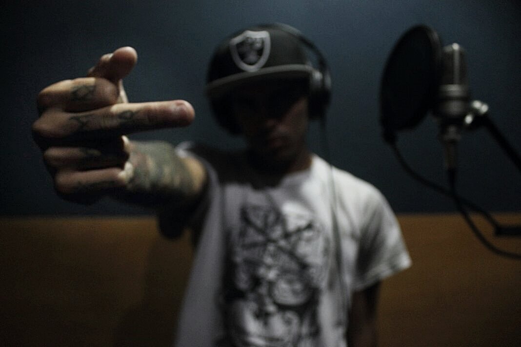 Faiterlml1's tweet photo. Sonograba studio grabando el proximo tema titulado "NUNCA MAS" https://t.co/7Z0vlyYmT8